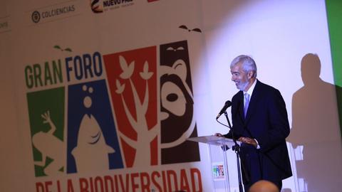 Prof. Farrell at Gran Foro de la Biodiversidad
